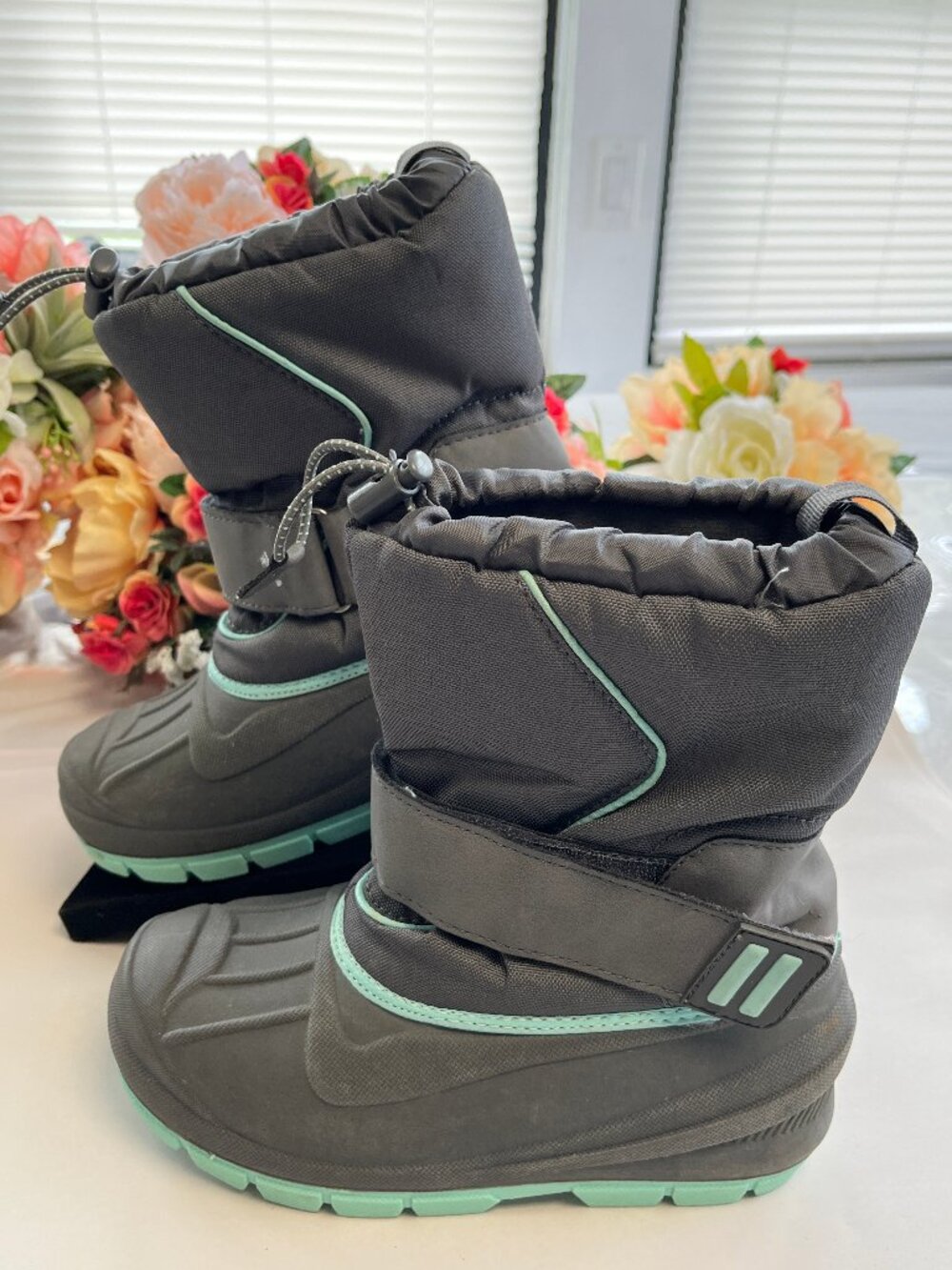 Cat & Jack Thermolite Winter Snow Boots Gray Mint Size 2